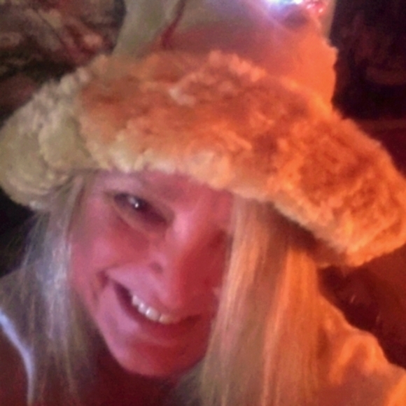 💥SOLD💥Wilson leather bucket hat - Picture 1 of 14